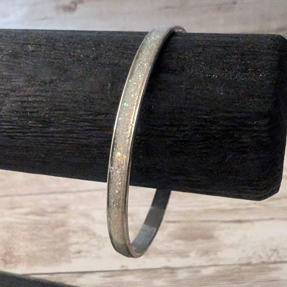 Thin Bracelet with Dull Glitter Design